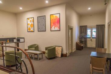 مُتل The Mile End