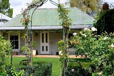 פנסיון Drayshed Cottage