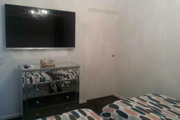 פנסיון Jindabyne Guest House