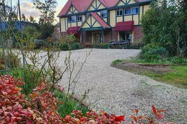 Пансион Oaktree Guest House