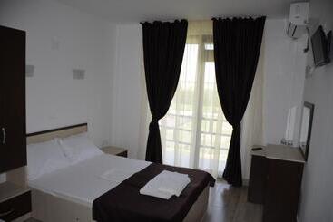 بنسيون Vila Cosmin