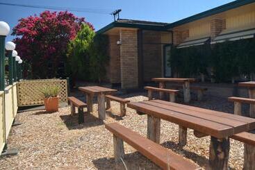 Tall Timbers Motel