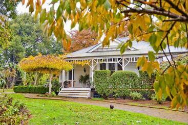 مبيت وإفطار Willow Lodge