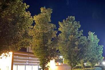 Country Gardens Motel