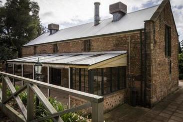 酒店 The Rising Sun