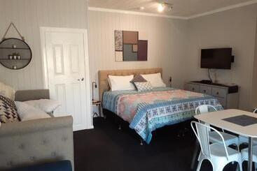 تختخواب و صبحانه Bluegrass Bnb