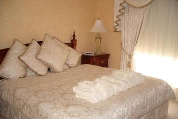 تختخواب و صبحانه Carolynnes Cottages