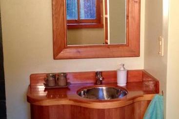 تختخواب و صبحانه La Confluencia Lodge