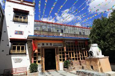 Due West International Youth Hostel