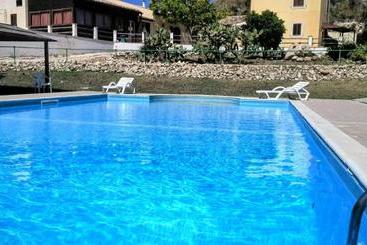 هتل Agriturismo Timpa Del Sole