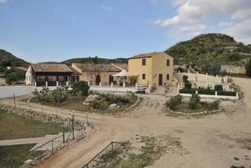 هتل Agriturismo Timpa Del Sole