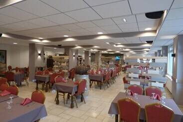 Отель Hôtel Restaurant Prunières