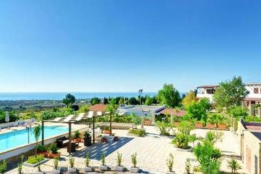 בית מלון כפרי Tenuta Li Fani Residence