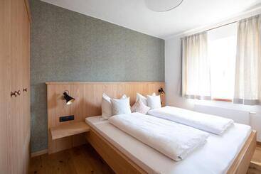 هتل Weingut Pardellerhof