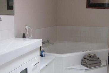 فندق على الطريق Bristol Hill Motor Inn