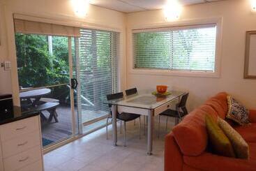 膳宿费 Orchard Garden