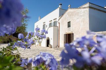 تختخواب و صبحانه Masseria Borgo Mortella