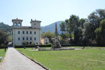 تختخواب و صبحانه Ostello Villa Redenta