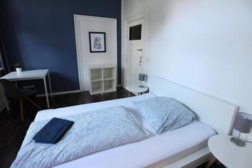 Blue Doors Hostel Altstadt