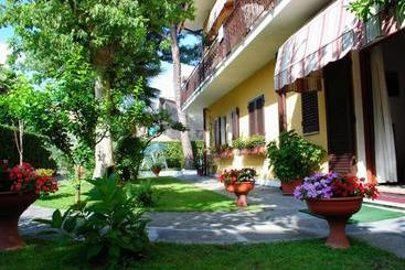 هتل Bed&breakfast Villa Lorena