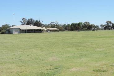 מוטל Tooleybuc Country Roads Motor Inn