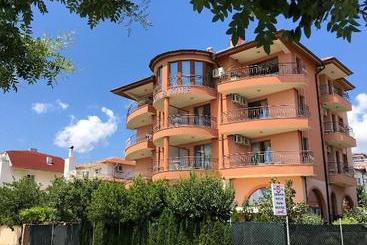 פנסיון Guest House Val And Kate