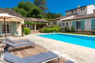 مبيت وإفطار Le Mas De La Source