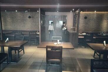 בית מלון כפרי Elite International Thrissur