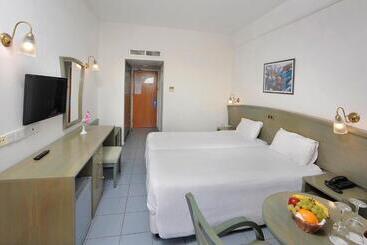 Nissiana Hotel & Bungalows