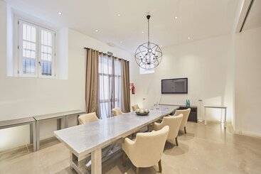 Puro Hotel Oasis Urbano