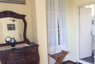 هتل Albergo Villa Azalea