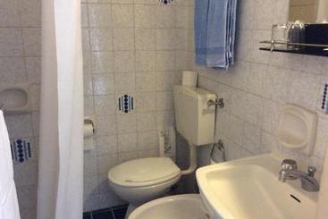 هتل Albergo Villa Azalea