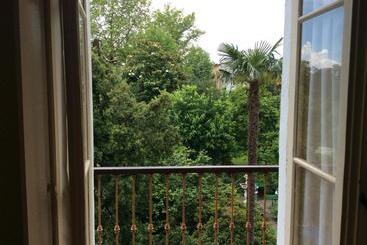 هتل Albergo Villa Azalea