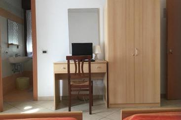هتل Albergo Adige