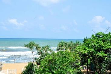 هتل Green Shadows Beach
