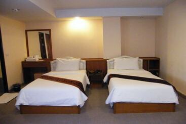 Отель Grand Leo