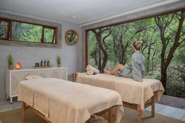 Отель Lush Private Game Lodge