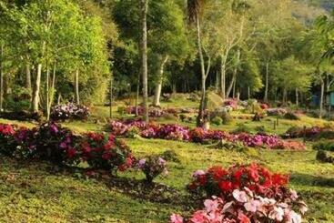 هتل Spring Garden