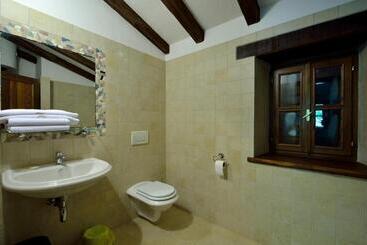 בית מלון כפרי Traditional Stone House Kotli