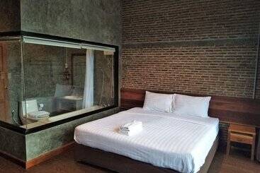 One Four Seven Hotel & Snooker Bar