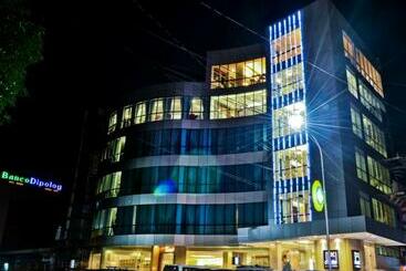 D Hotel & Suites