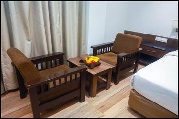 בית מלון כפרי The Byke Suraj Club, Junagadh