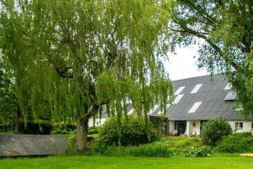 مبيت وإفطار Landgoed Wilgenheerd