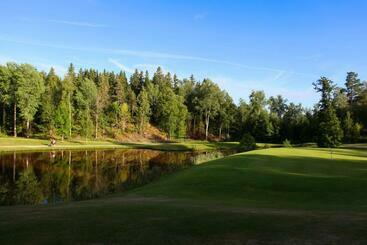 אתר נופש Wiredaholm Golf & Konferens