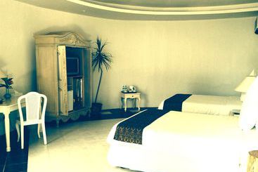 هتل Cordova Reef Village Resort
