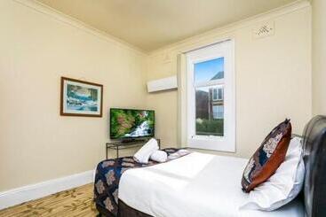 هتل The North Shore