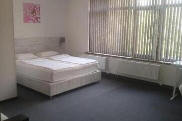 הוסטל Sakura Inn