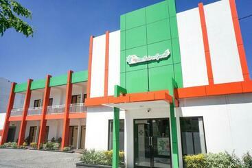 בית מלון כפרי Reddoorz Syariah @ Buduran Sidoarjo