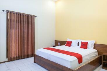 ペンション Reddoorz Near Baluran National Park