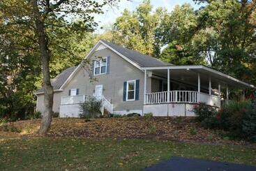 Serenity Hill Bed And Breakfast